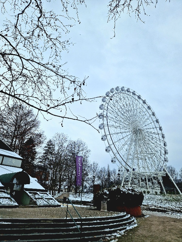panoramski-tocak-Vrnjacka-banja vrnjacka banja sta obici-promenada-spa centri-goc-panoramski tocak-gondola brzece