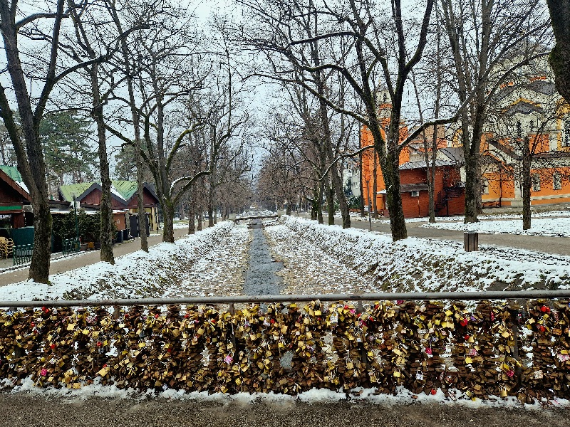 Most-ljubavi vrnjacka banja sta obici-promenada-spa centri-goc-panoramski tocak-gondola brzece