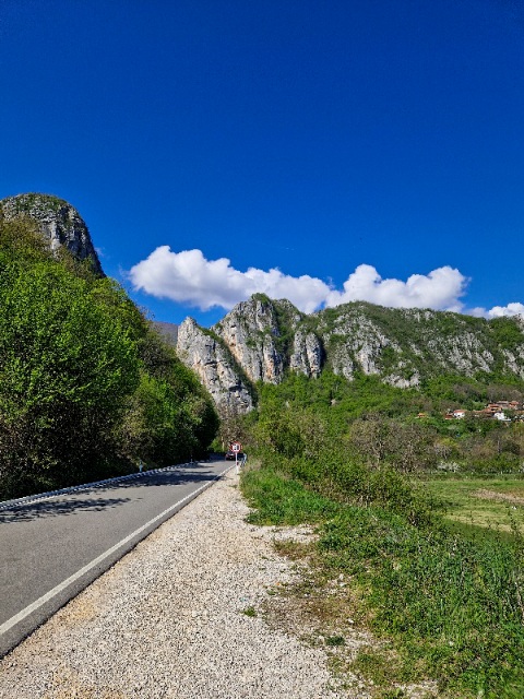 Tek-sledi-zanimljiv-deo kanjon Jerme