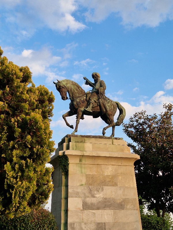 spomenik-Mehmet-Alija Kavala-smestaj-i-plaze