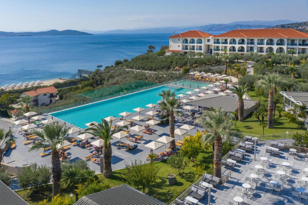 Akrathos Beach Hotel sa panoramskim pogledom na ostrvo Amulijani