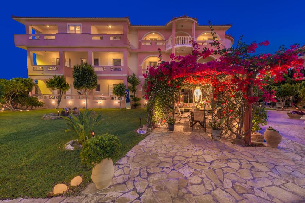 Filoxenia Apartments sa velikim bazenom i igralištem za decu na Zakintosu