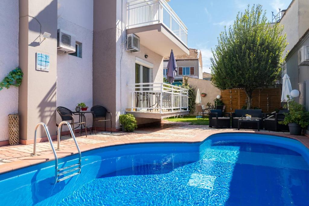 Uredan i čist apartman u vili Studios Finikes u Limenariji