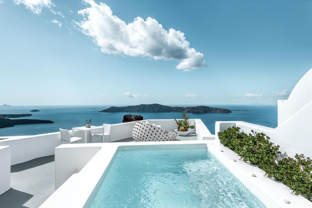 Grace Hotel sa ikoničnim infinity bazenom i pogledom na kalderu, Santorini