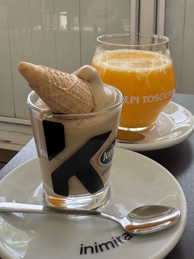 espessino-kafa-sa-sladoledom