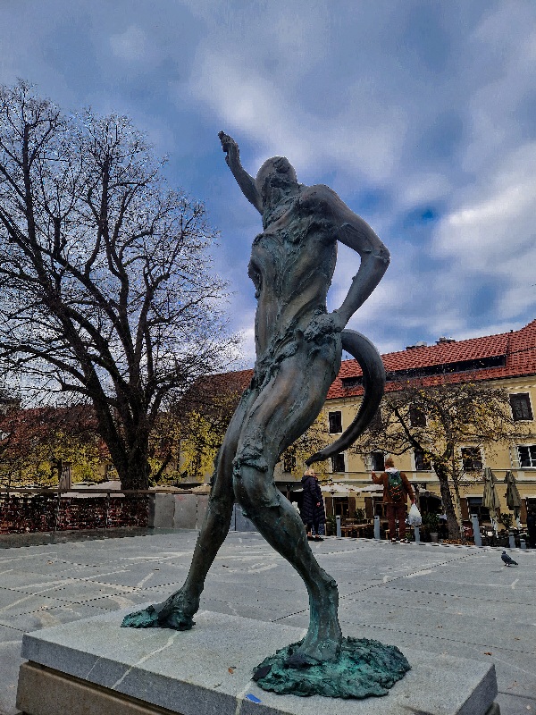 Satir-Mesarski-most statua Satira na Mesarskom mostu u LJubljani