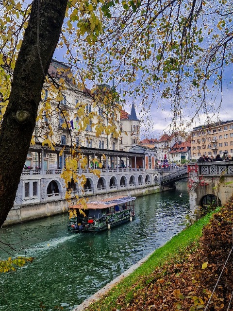 Ljubljanica-Tromostovje sta-videti-u-Ljubljani-Ljubljanica