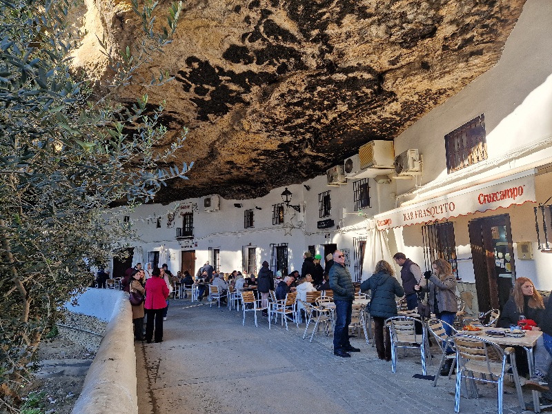 Setenil-de-Las-Bodegas-grad-u-stenama Andaluzija Setenil
